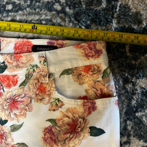 Gloria Vanderbilt “Amanda” Floral Print Cropped Jeans Sz 16 Waist 17” Inseam 21” - Picture 7 of 7